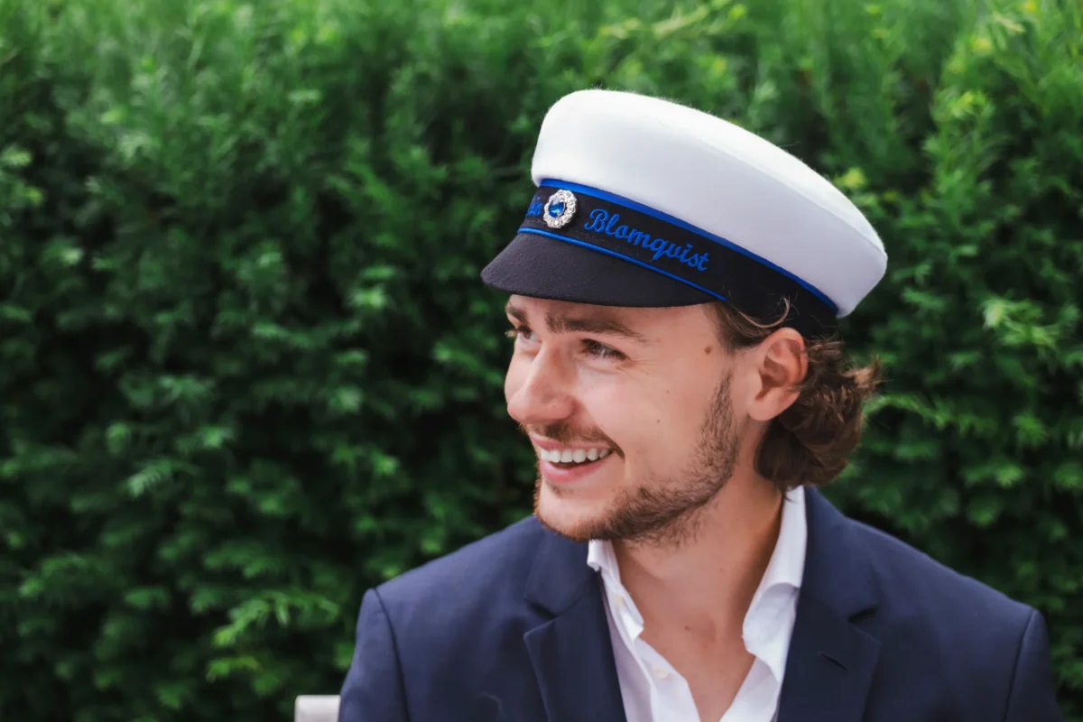 champagnefrukost student glad stämning firande sverige